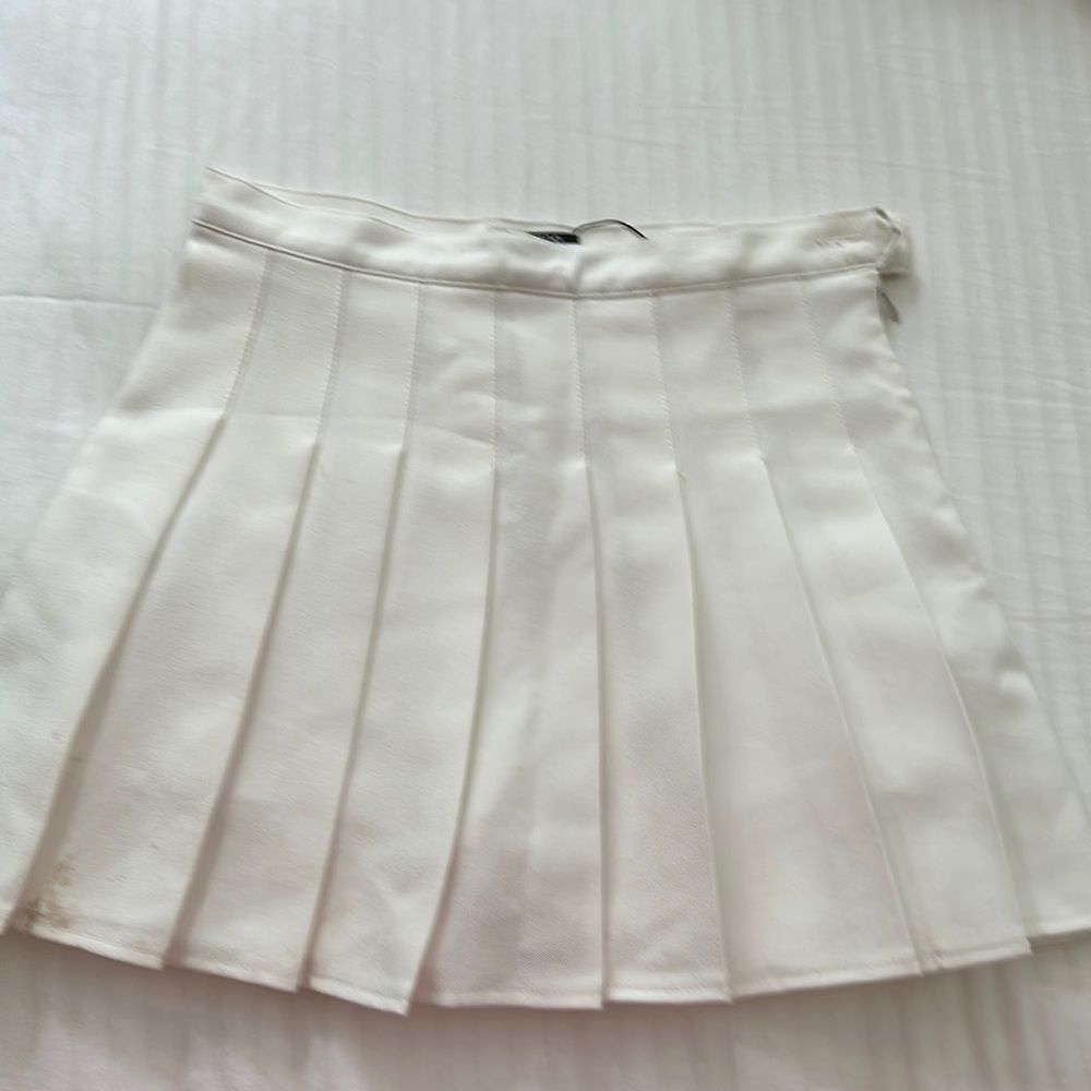 Zeagoo cream cheerleading skirt.